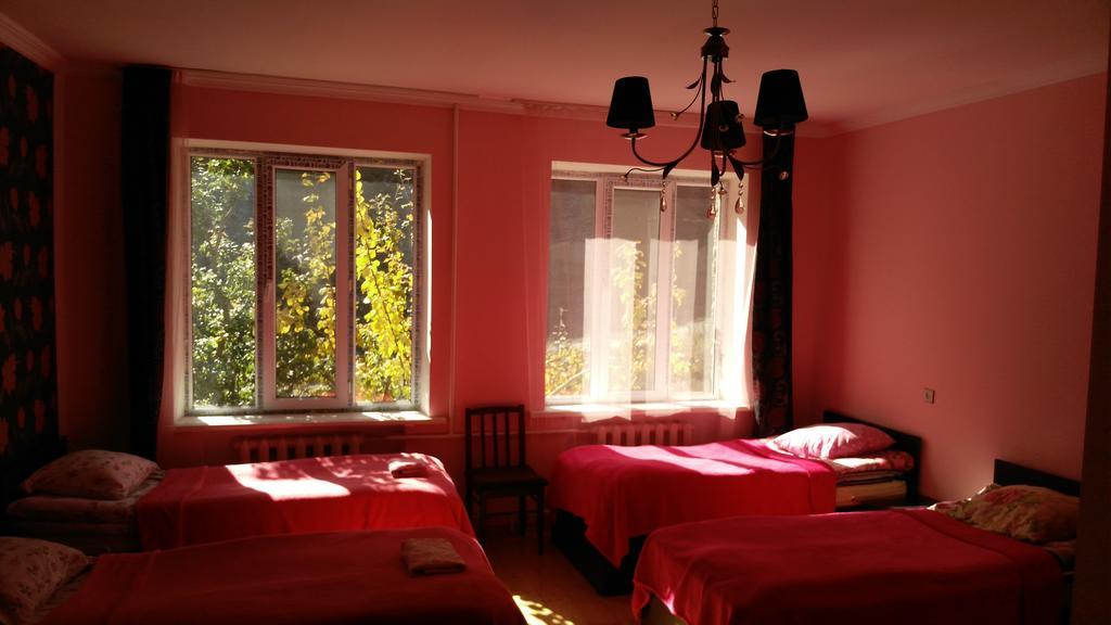 Red Stone Guest House Казбеги Екстериор снимка